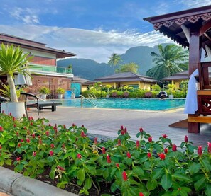 Pool - Capital O 75518 Baan Rose Resort Ao Luk (Ao Luek)