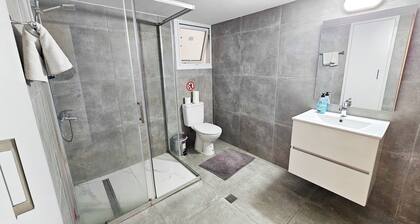 Downtown Rooms, 200m from Marina Beach