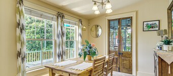 Eclectic Mandeville Home: Walk to Lakefront Park