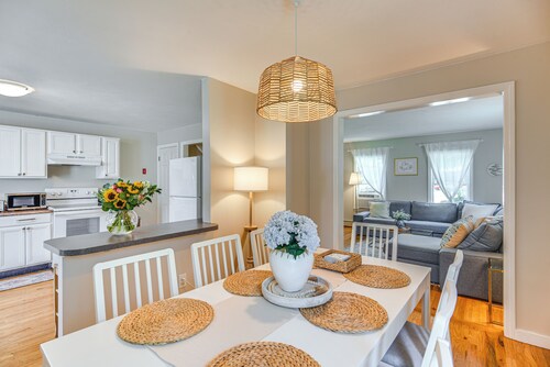 Wakefield Escape: Walk to Downtown & Near Beaches!