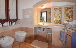 Shower - 4 bedroom cozy home in Lucera (Lucera)