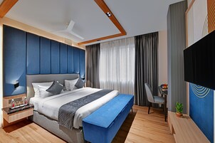 Deluxe-Doppelzimmer | Schreibtisch, laptopgeeigneter Arbeitsplatz, schallisolierte Zimmer