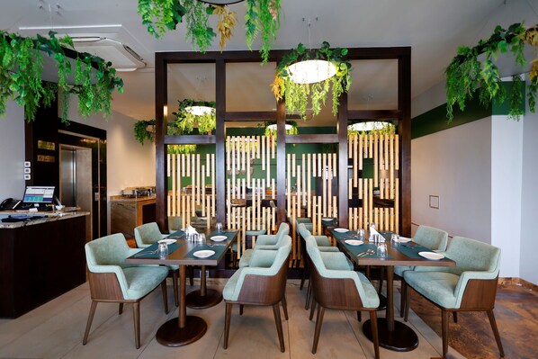 Restaurant - Quality Inn City Centre Varanasi (Varanasi)