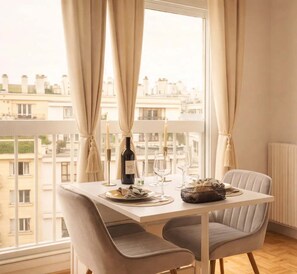 Dining - Premium studio with Eiffel Tower view & lift (Paris)