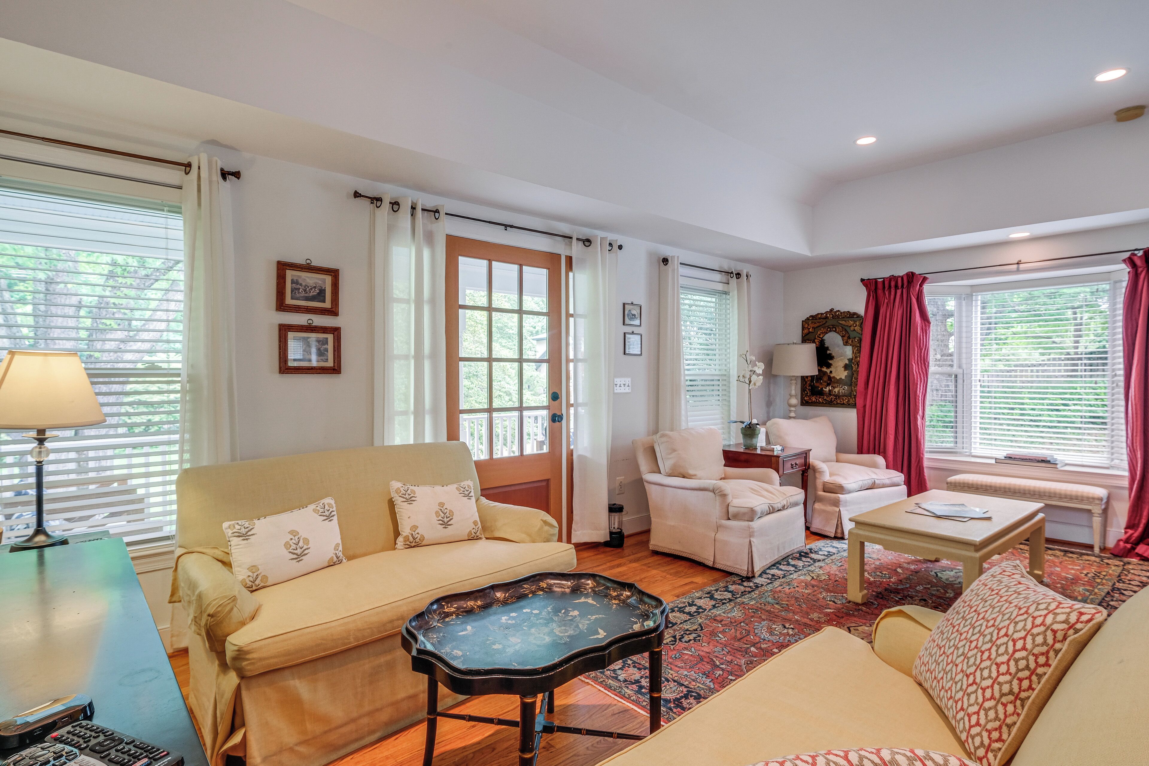 Quiet Cottage Rental in The Plains w/ Deck & Views