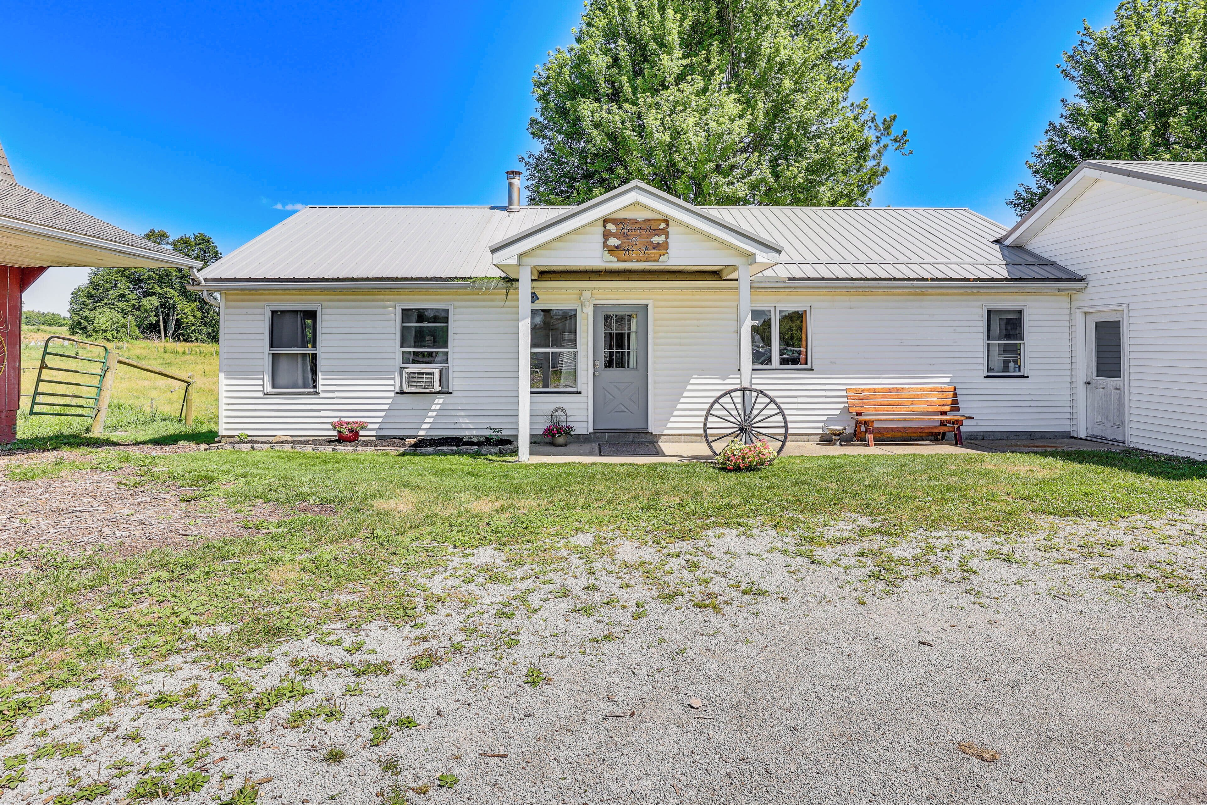 Countryside Retreat in Middlefield ~ 7 Mi to Town!