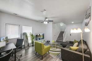 Smart TV, computer monitors