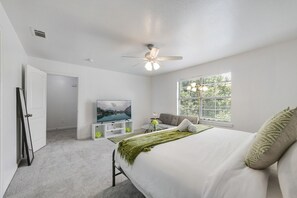 2 bedrooms, desk, iron/ironing board, free WiFi