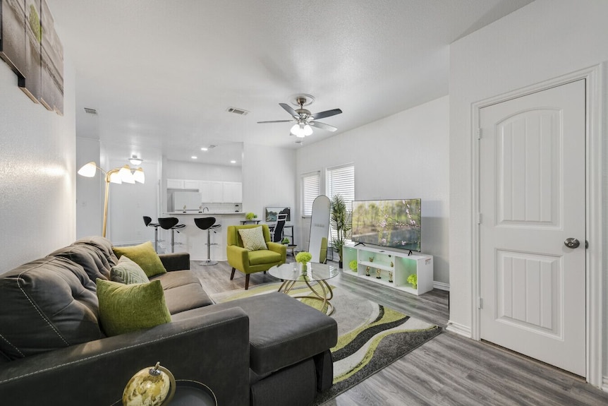 Tranquil 3br I Free Parking I Workspace - Grand Prairie, TX