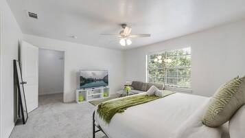 3 bedrooms, desk, iron/ironing board, free WiFi