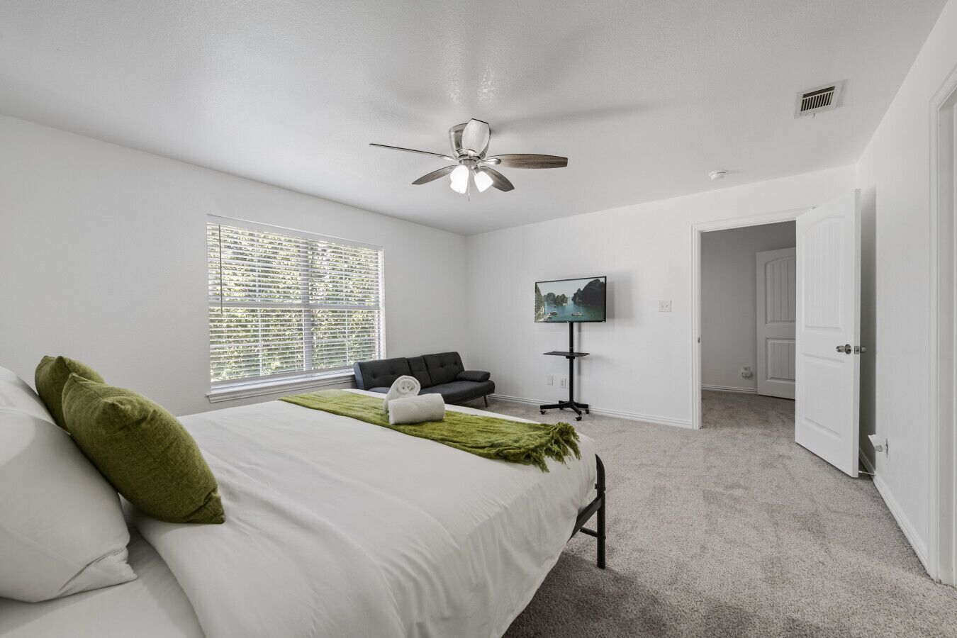 3 habitaciones, escritorio, tabla de planchar con plancha y wifi gratis 