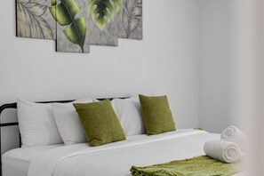 3 habitaciones, escritorio, tabla de planchar con plancha y wifi gratis