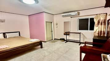 Standard Double Room | Desk, laptop workspace, blackout drapes, free WiFi