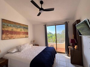 3 bedrooms, desk, iron/ironing board, WiFi (free) - Luxury Condo Overlooking Marina in Ixtapa (Ixtapa)