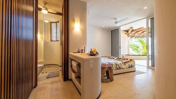 2 habitaciones, tabla de planchar con plancha, wifi y ropa de cama