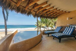 Outdoor spa tub - Your Private Piece of Mexican Beachfront Luxury (Playa Blanca)