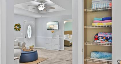 3BR Cozy Bungalow w/ Private Pool & Fenced Yard - Near Mayo - Short Drive to the Beach