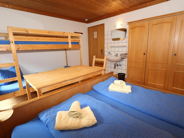 6 bedrooms, Internet