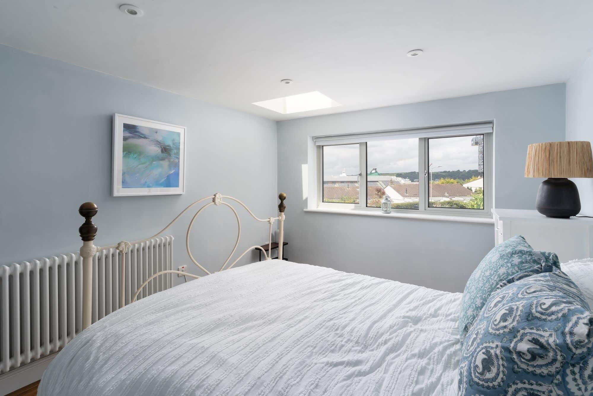 4 bedrooms, desk, iron/ironing board, travel cot