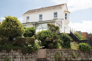Exterior - Spacious House nr Castle Beach, Parking & Sauna (Cornwall)