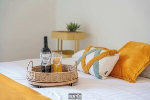 2 soveværelser, skrivebord, strygejern/strygebræt, weekendseng