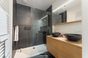 Shower, free toiletries, hair dryer, towels