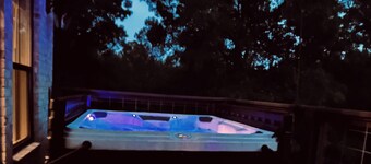 Smith Lake Luxury Home w/ Private Dock, Kayaks, Hot Tub, Fire Pit, Grill, & More