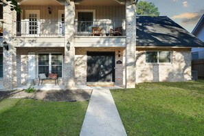 Exterior - Lone Star Luxe: Pool, Indoor Slide & Sport Court! (San Antonio)