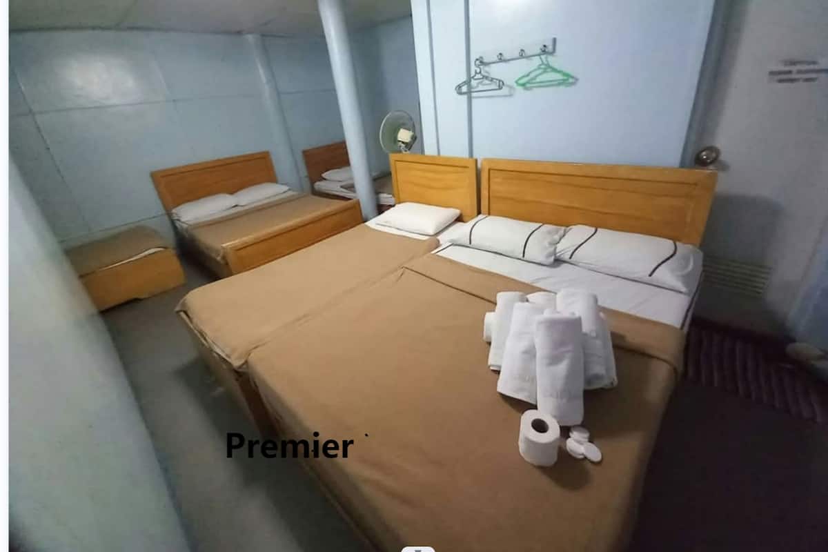 Premier Room | Laptop workspace, free WiFi, bed sheets