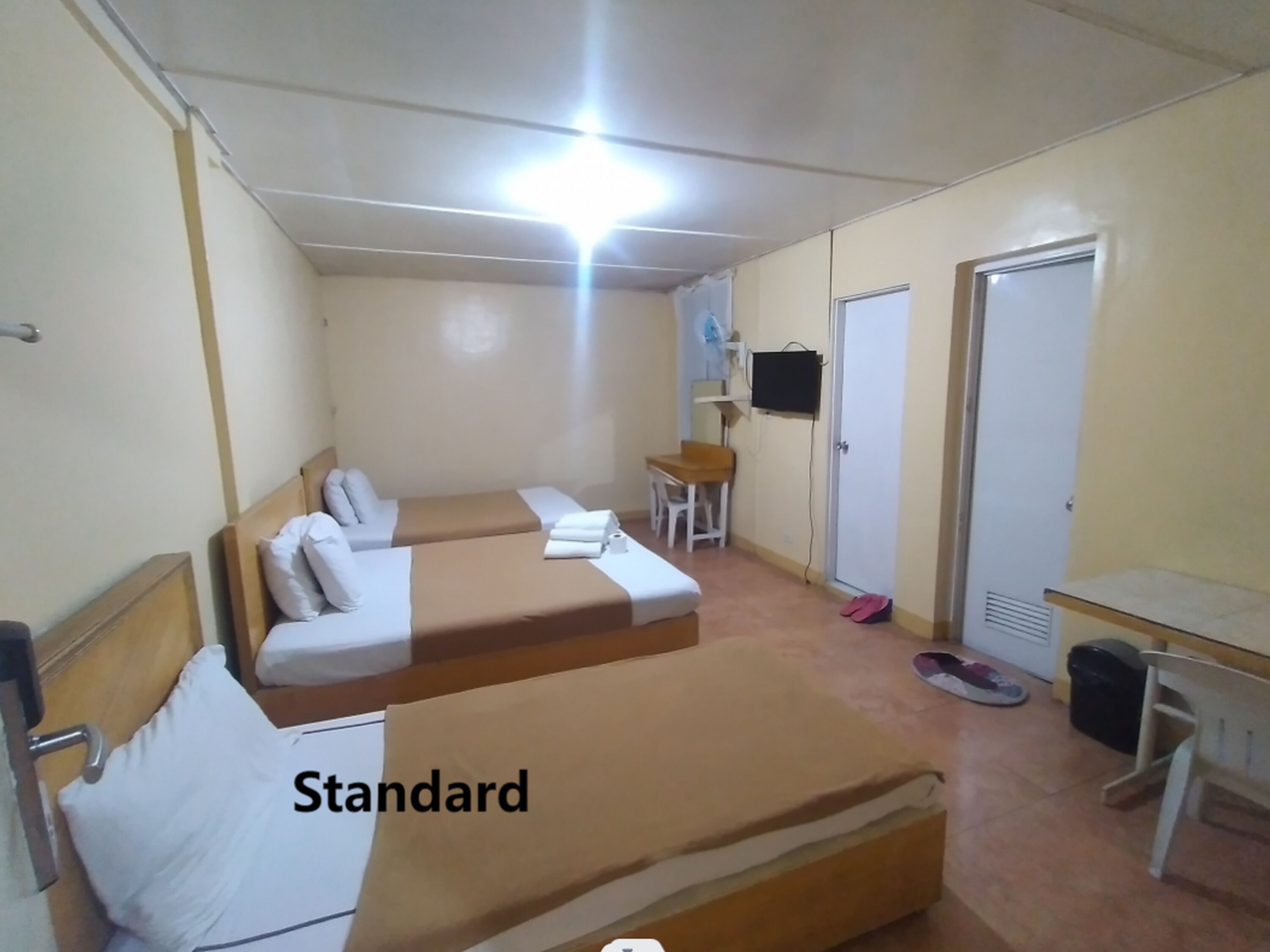 Family Room | Laptop workspace, free WiFi, bed sheets