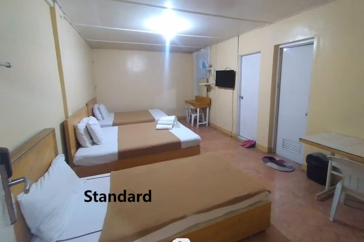 Family Room | Laptop workspace, free WiFi, bed sheets