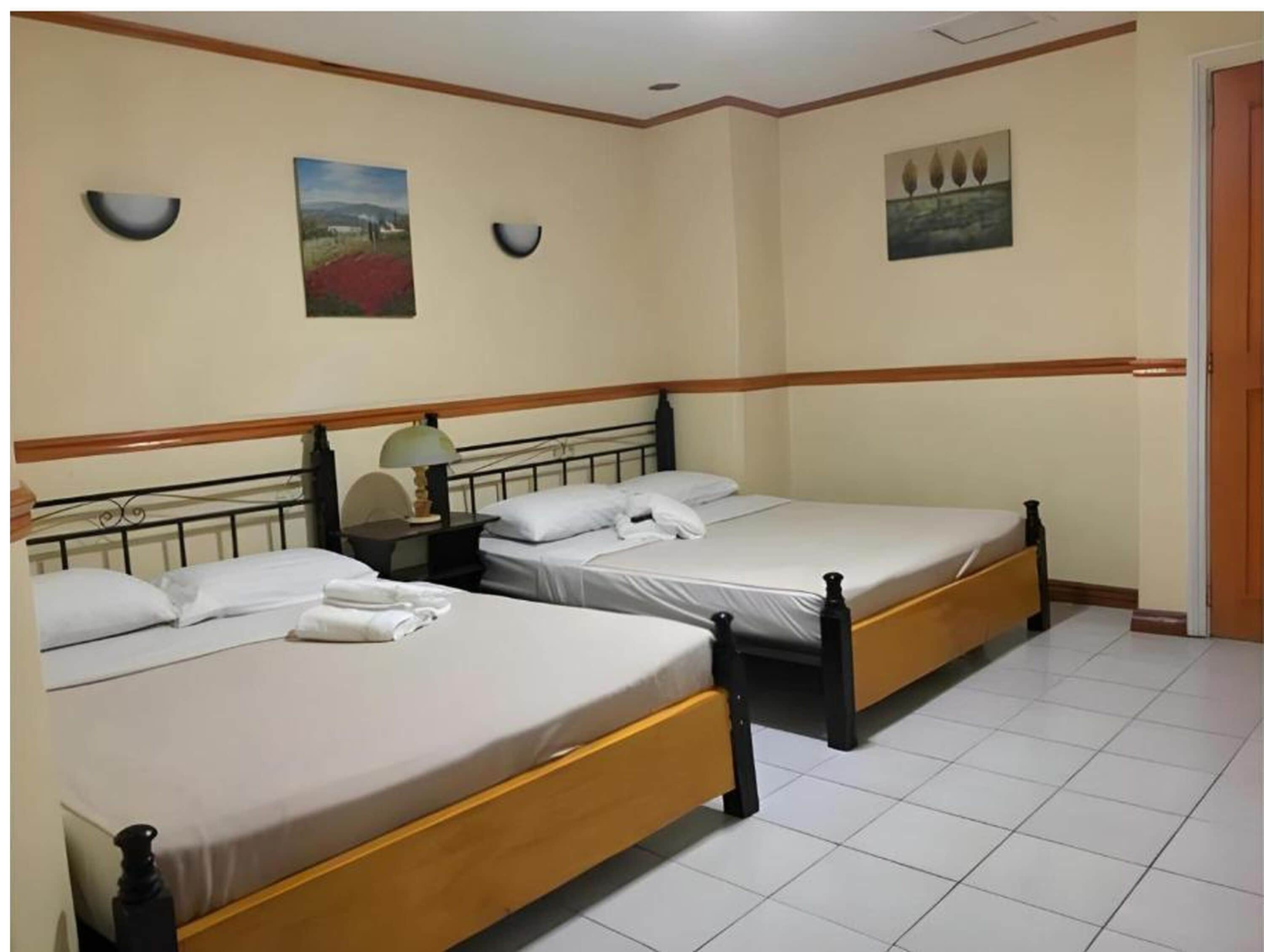 標準四人房 | 筆電工作空間、免費無線上網、床單