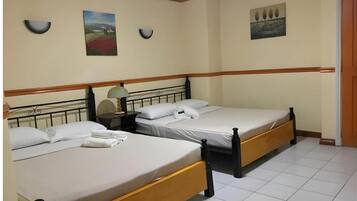 Standard Quadruple Room | Laptop workspace, free WiFi, bed sheets