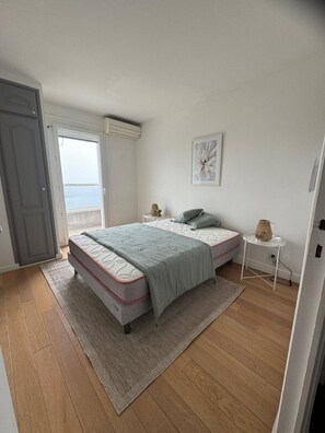 4 bedrooms, iron/ironing board, Internet