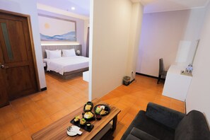 Junior Room, Non Smoking | In-room dining - Front One HK Resort Semarang (Semarang)