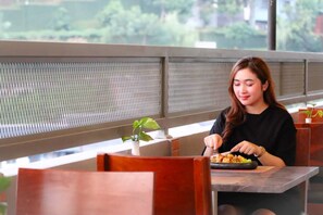 Terrace/patio - Front One HK Resort Semarang (Semarang)