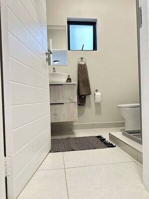 Douche, serviettes fournies