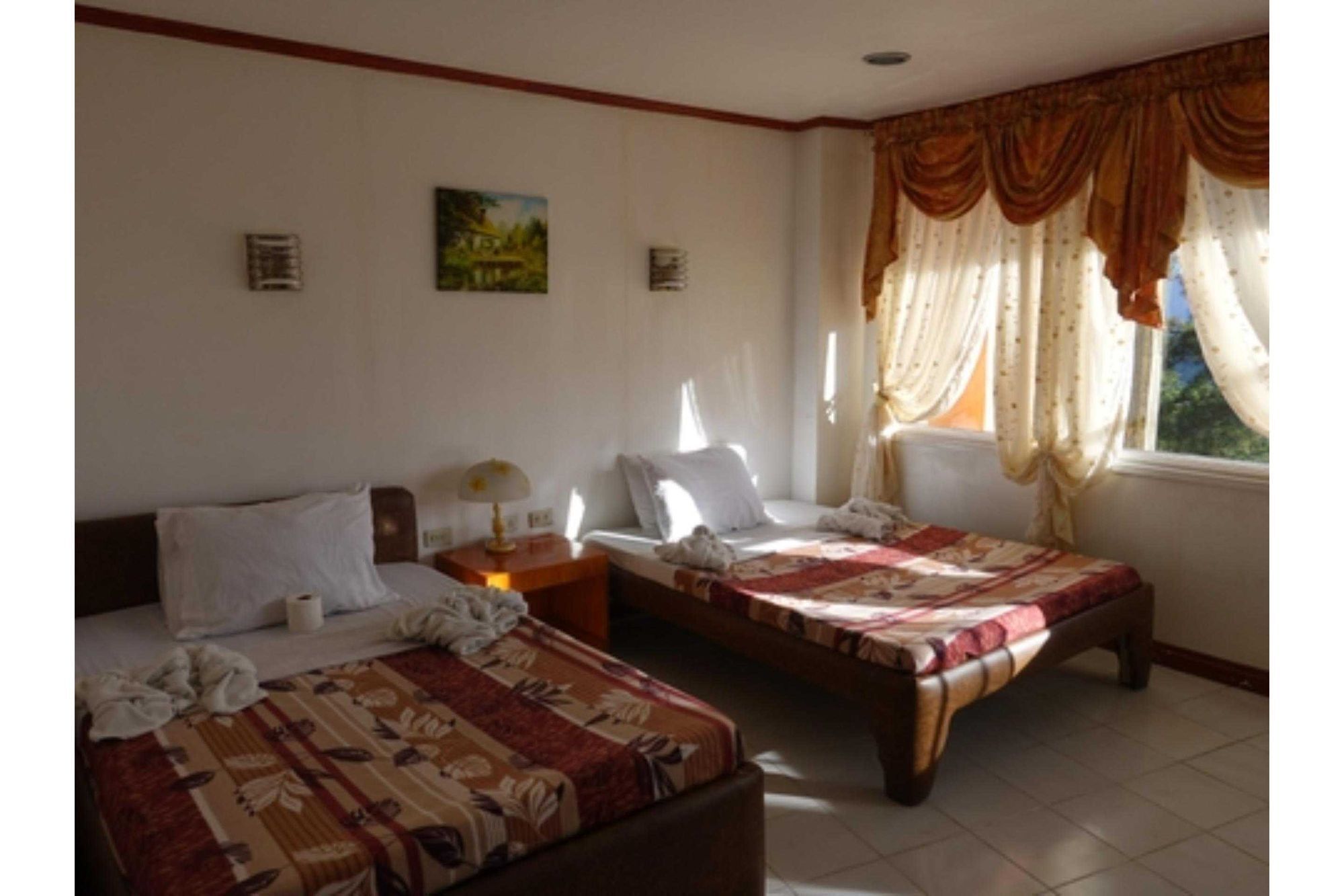 Standard Quadruple Room | Desk, laptop workspace, WiFi (free), bed sheets