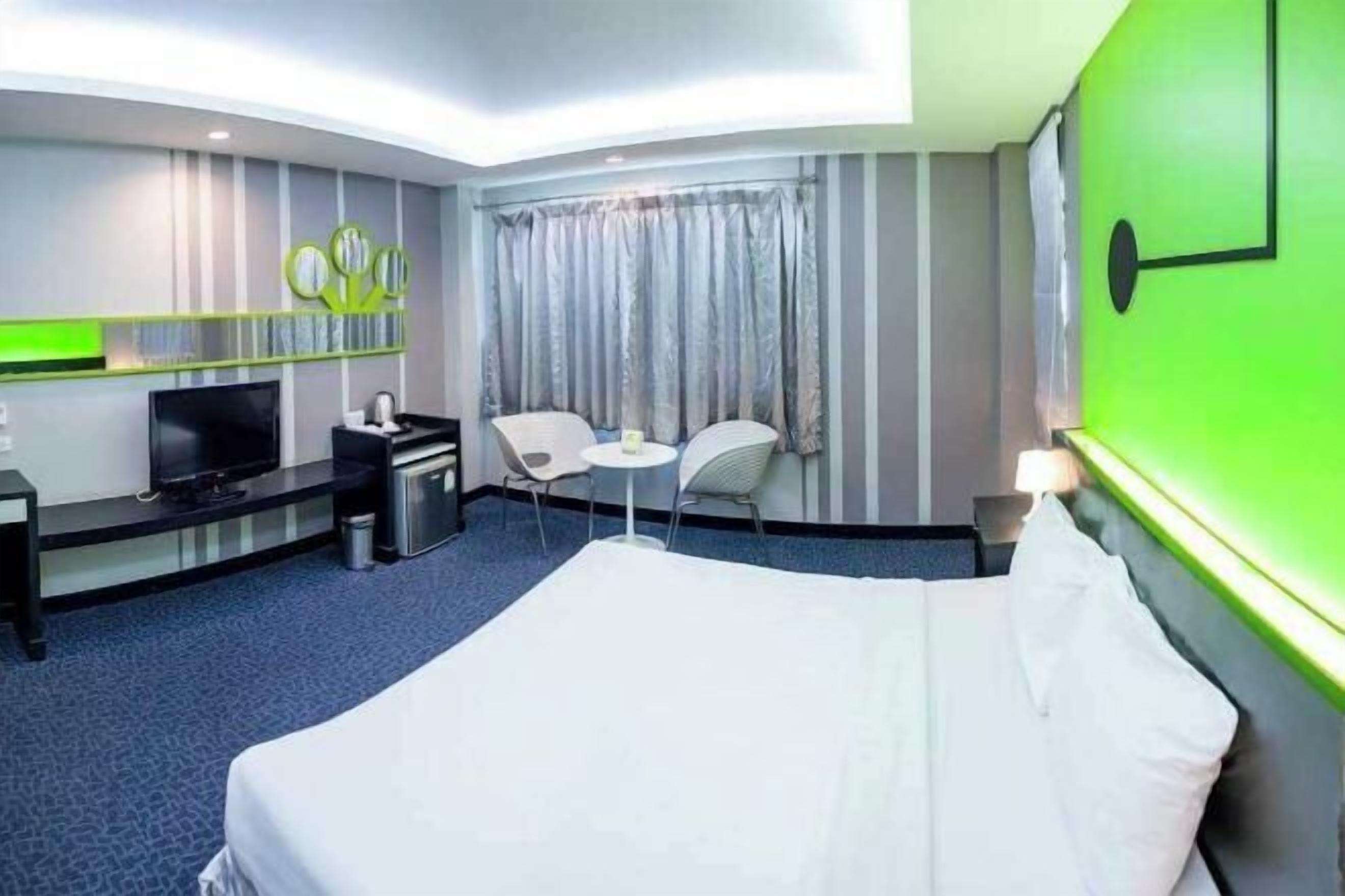 Desk, laptop workspace, free WiFi, bed sheets