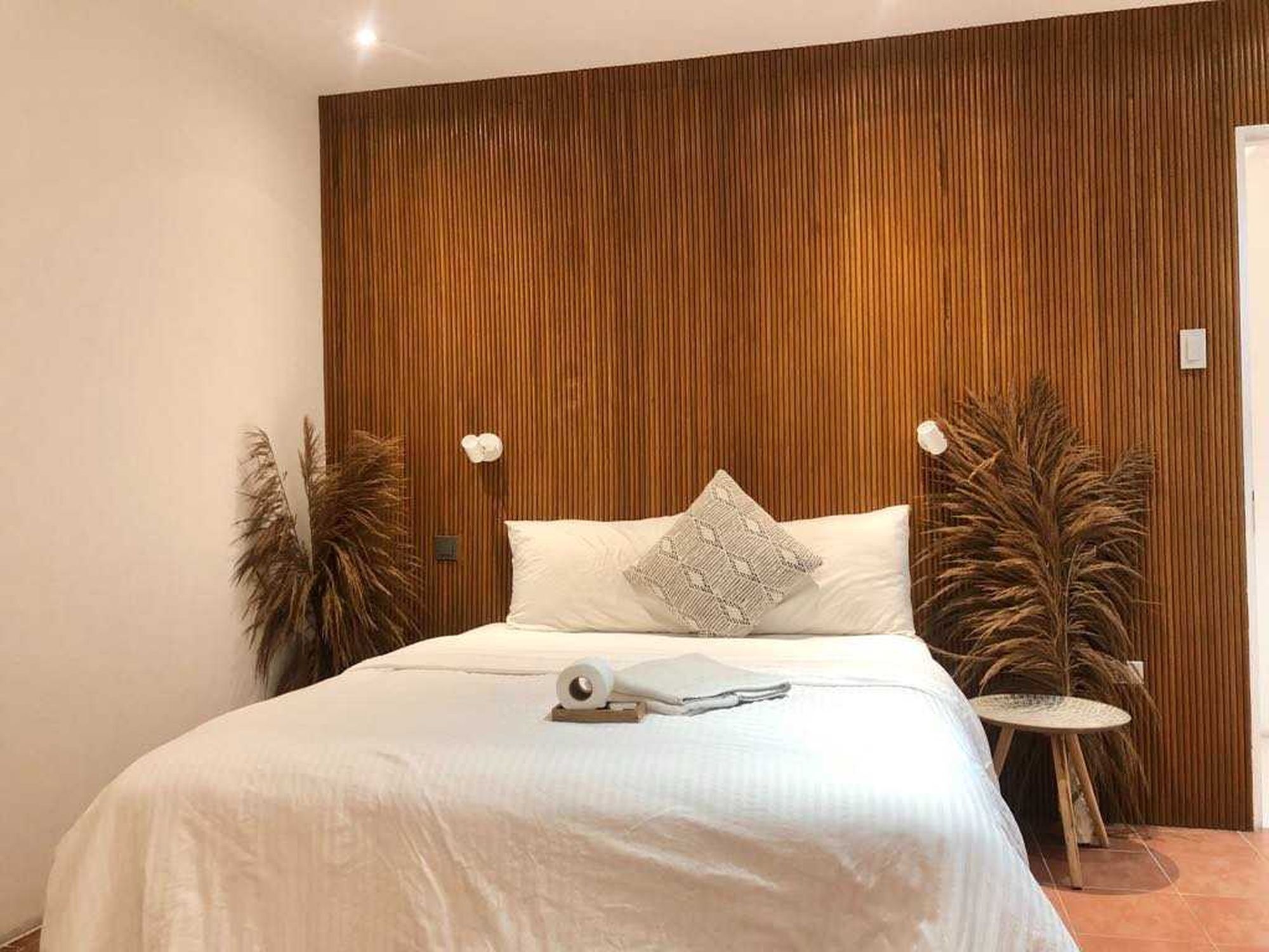Economy Studio Suite | Desk, laptop workspace, WiFi (free), bed sheets