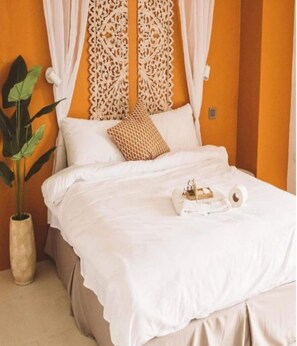 Desk, laptop workspace, free WiFi, bed sheets