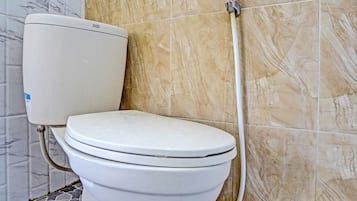 Deluxe Double Room | Bathroom | Shower, towels, toilet paper