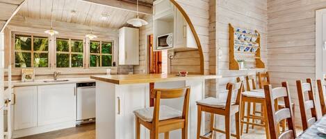 Fridge, microwave, dishwasher, cookware/dishes/utensils