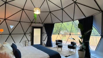 Suite Deluxe, vista valle | 1 camera, tende oscuranti, ferro/asse da stiro, Wi-Fi gratuito