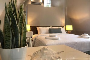 Luxury Villa, Garden View | Room amenity