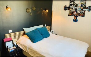 4 bedrooms, iron/ironing board, bed sheets