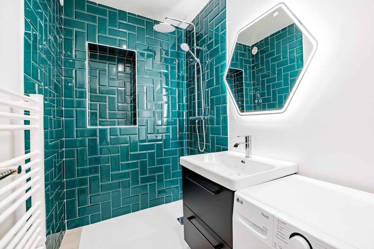 Sèche-cheveux, serviettes fournies