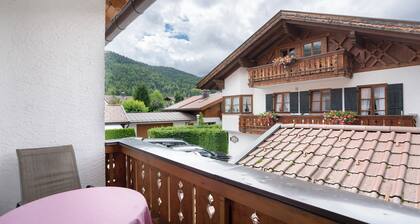 Ferienwohnung 'Bergdistel Nr 8' mit Bergblick, Gemeinschaftsgarten und WLAN