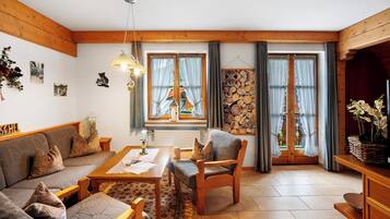 Een televisie en een stereo