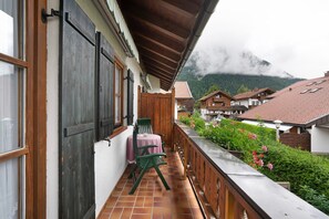 Property grounds - Apartment 'Silberdistel Nr 3' with Mountain View, Shared Garden and Wi-Fi (Mittenwald)